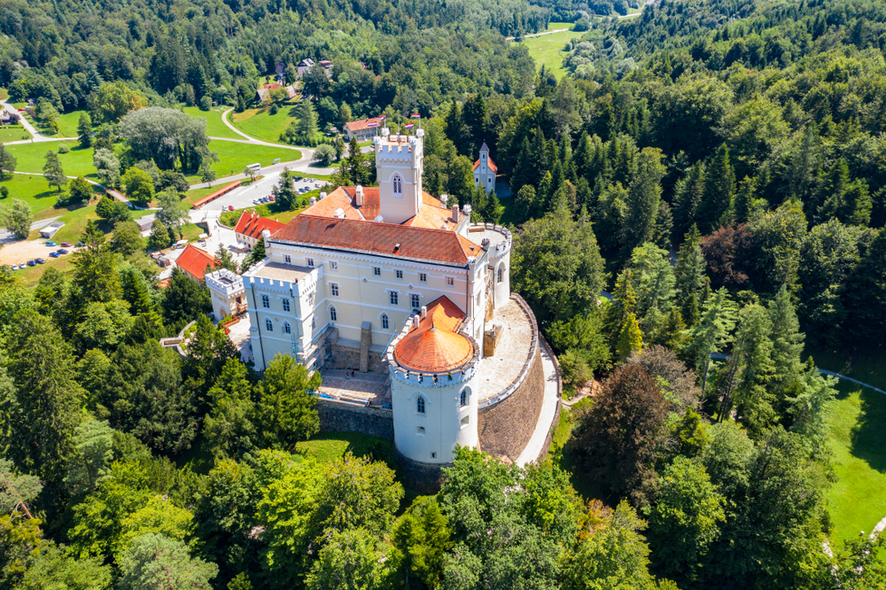 Trakošćan Castle reflected in lake surrounded by forest - fairytale Croatian castle excursion